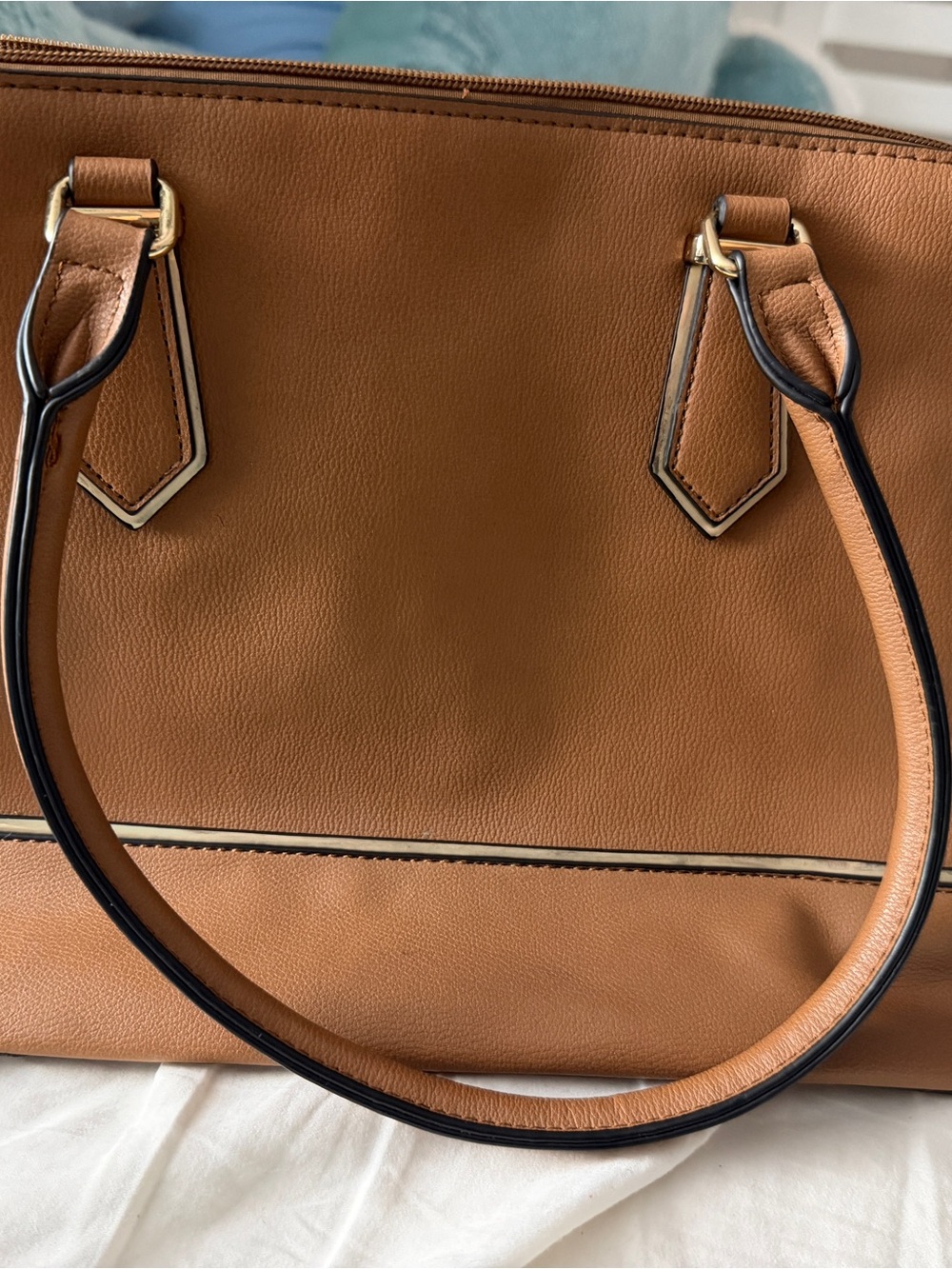 Women's Tan Shoulder Bag with Contrast Trim - Sleek Everyday Carry